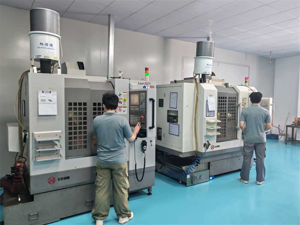 車間現(xiàn)場 北京精雕高精度電極加工精度 ±0.005mm